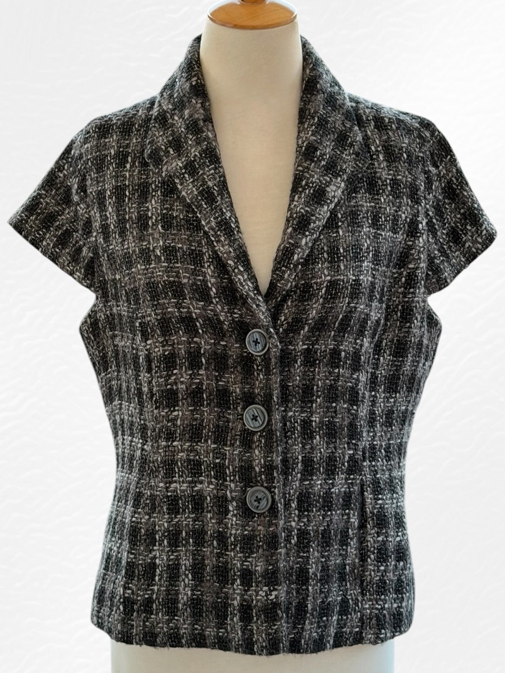 Coldwater Creek Black, Gray, and Silver Tweed Cap-Sleeve Cropped Blazer Vest, 10
